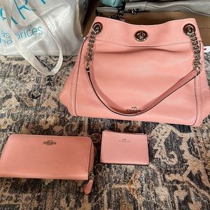Women’s pink coach bag with wallet and small wallet